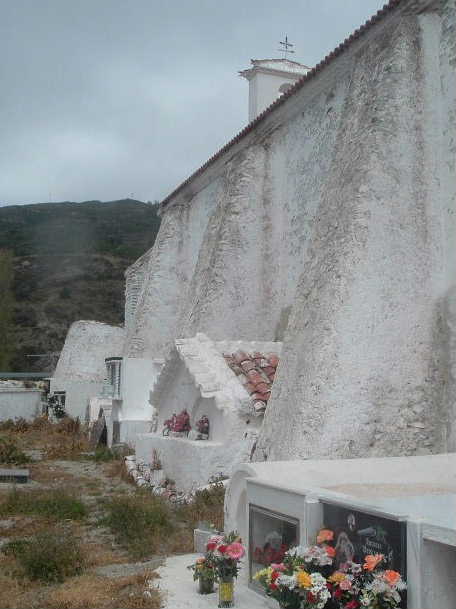 CAMPO SANTO, DESCANSEN EN PAZ.