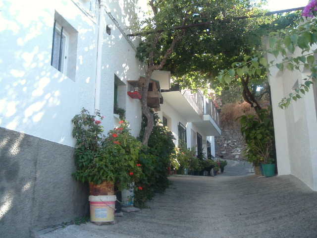 La puerta de Carmen y de su hija en el Barrio Bajo.