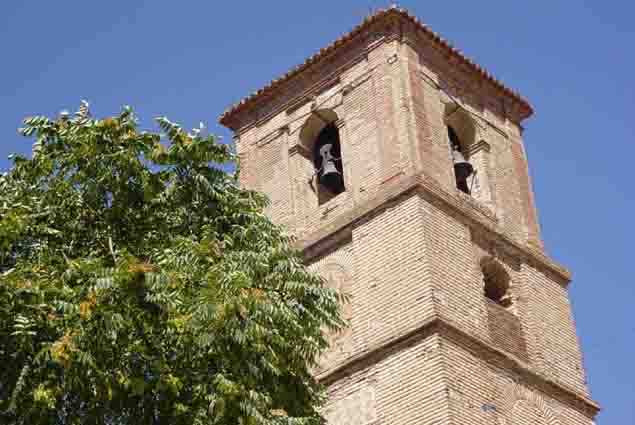 Alianto y torre de la iglesia